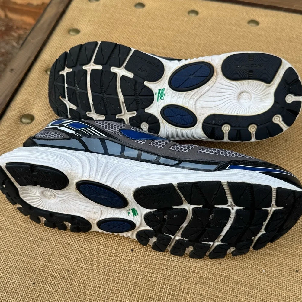 Brooks Dyad 8 Running Black and Blue Athletic Shoes Size 11